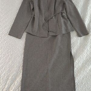 Womens 2 piece suit O &E size9